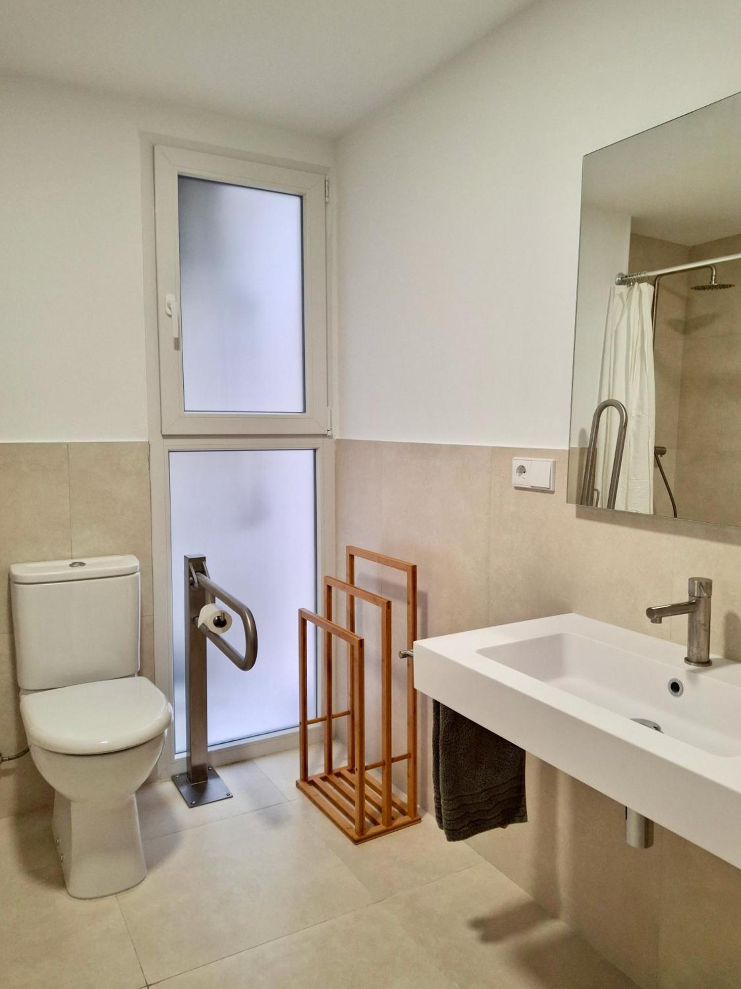Bonito Apartamento De 2 Habitaciones Cerca De La Estacion Joaquin Sorolla Valencia Eksteriør billede
