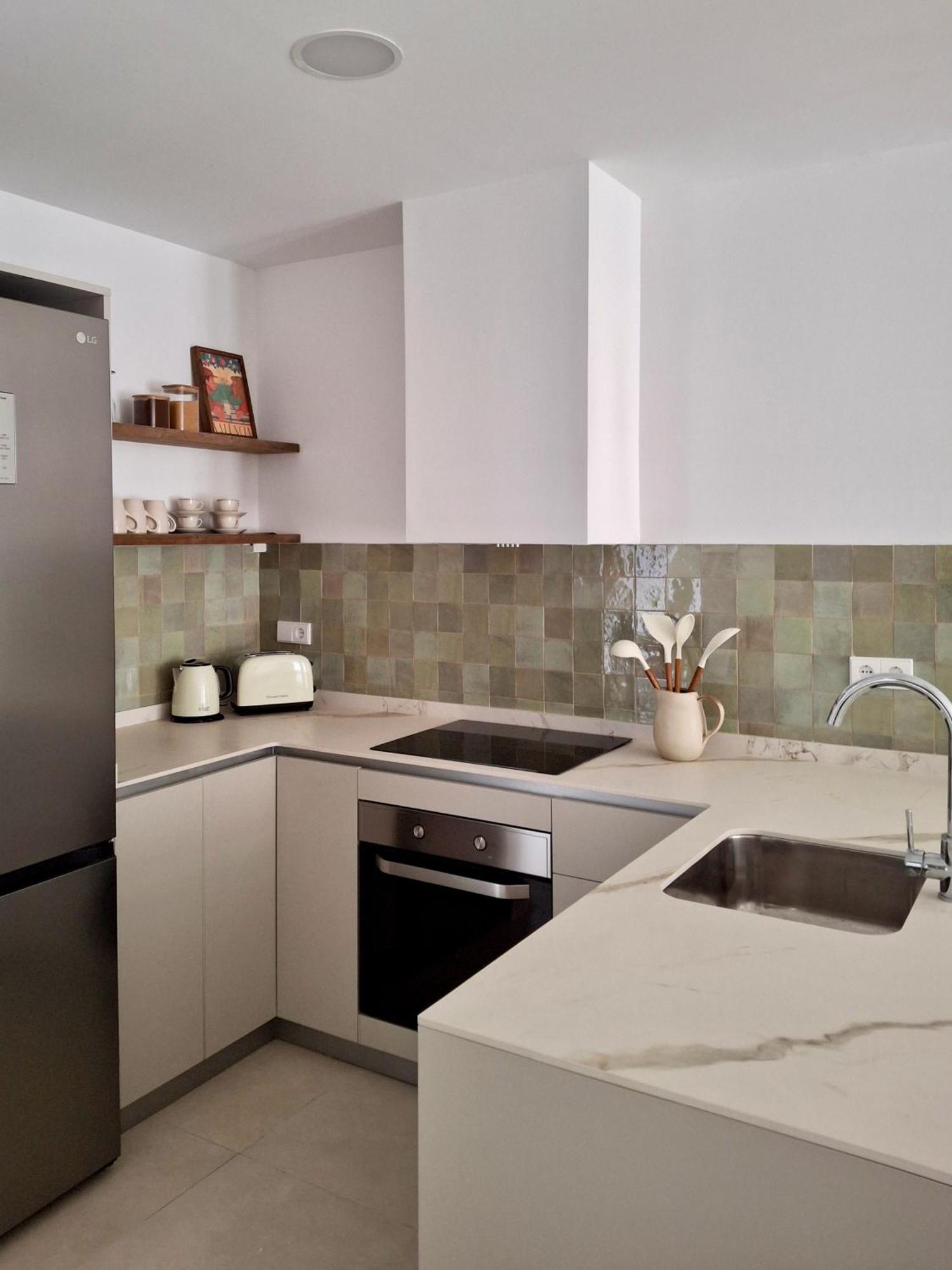 Bonito Apartamento De 2 Habitaciones Cerca De La Estacion Joaquin Sorolla Valencia Eksteriør billede