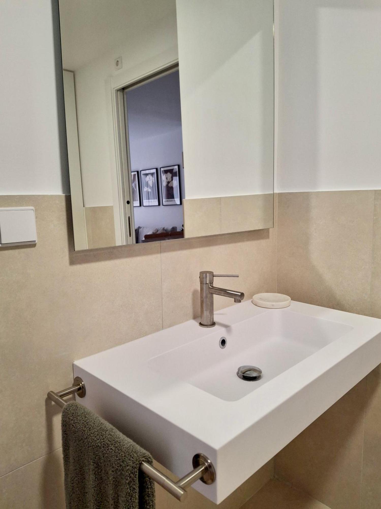 Bonito Apartamento De 2 Habitaciones Cerca De La Estacion Joaquin Sorolla Valencia Eksteriør billede